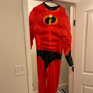 Disney’s Mr. Incredible costume size XL.  Only worn once.  Mask not included